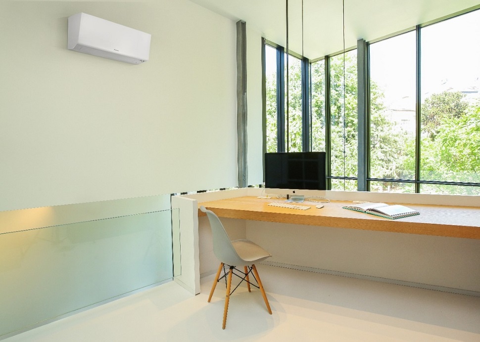 Инверторный настенный кондиционер (сплит-система) Daikin FTXM50A / RXM50A с зимним комплектом (-40)